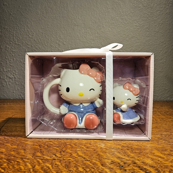 Hello Kitty Mug and Figurine Set NIB - Picture 2 of 11